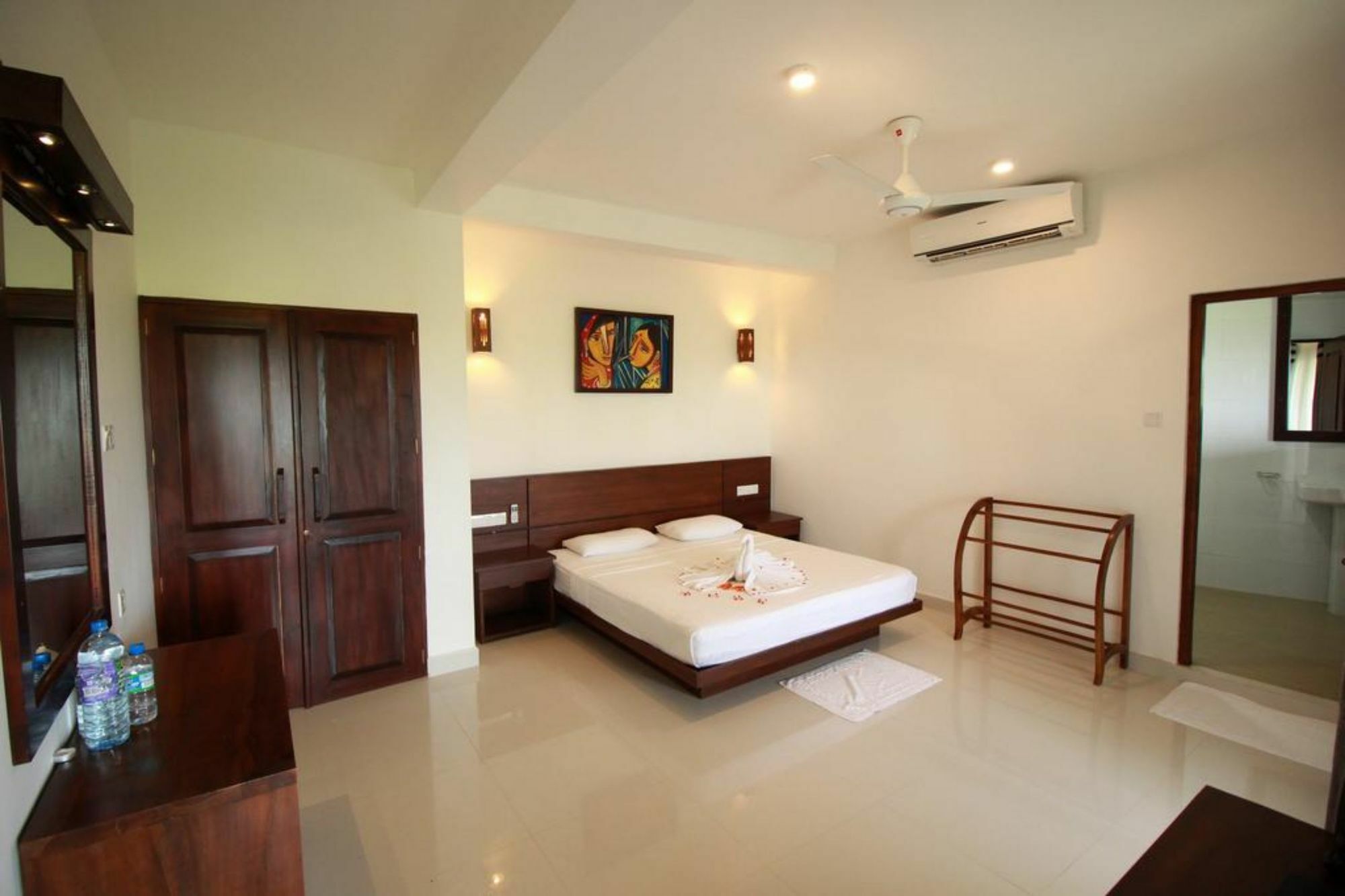 ไฮดะเวย์ ลอดจ์ Villa แทนกาลเล ภายนอก รูปภาพ